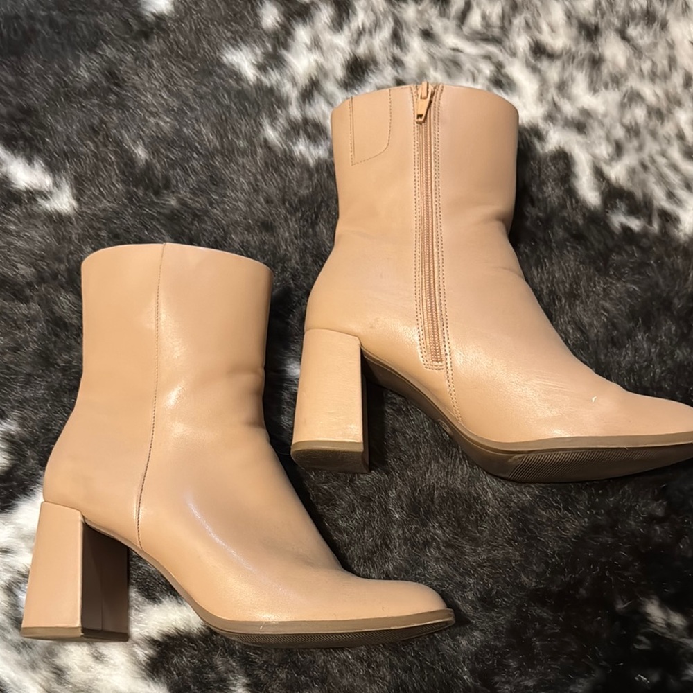 Elegant Tan Ankle Boots